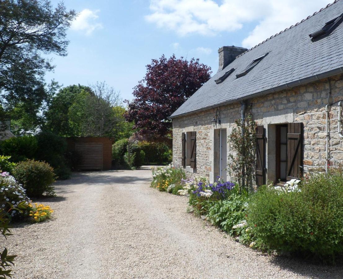 Sue'S Cottages Pleuven 외부 사진