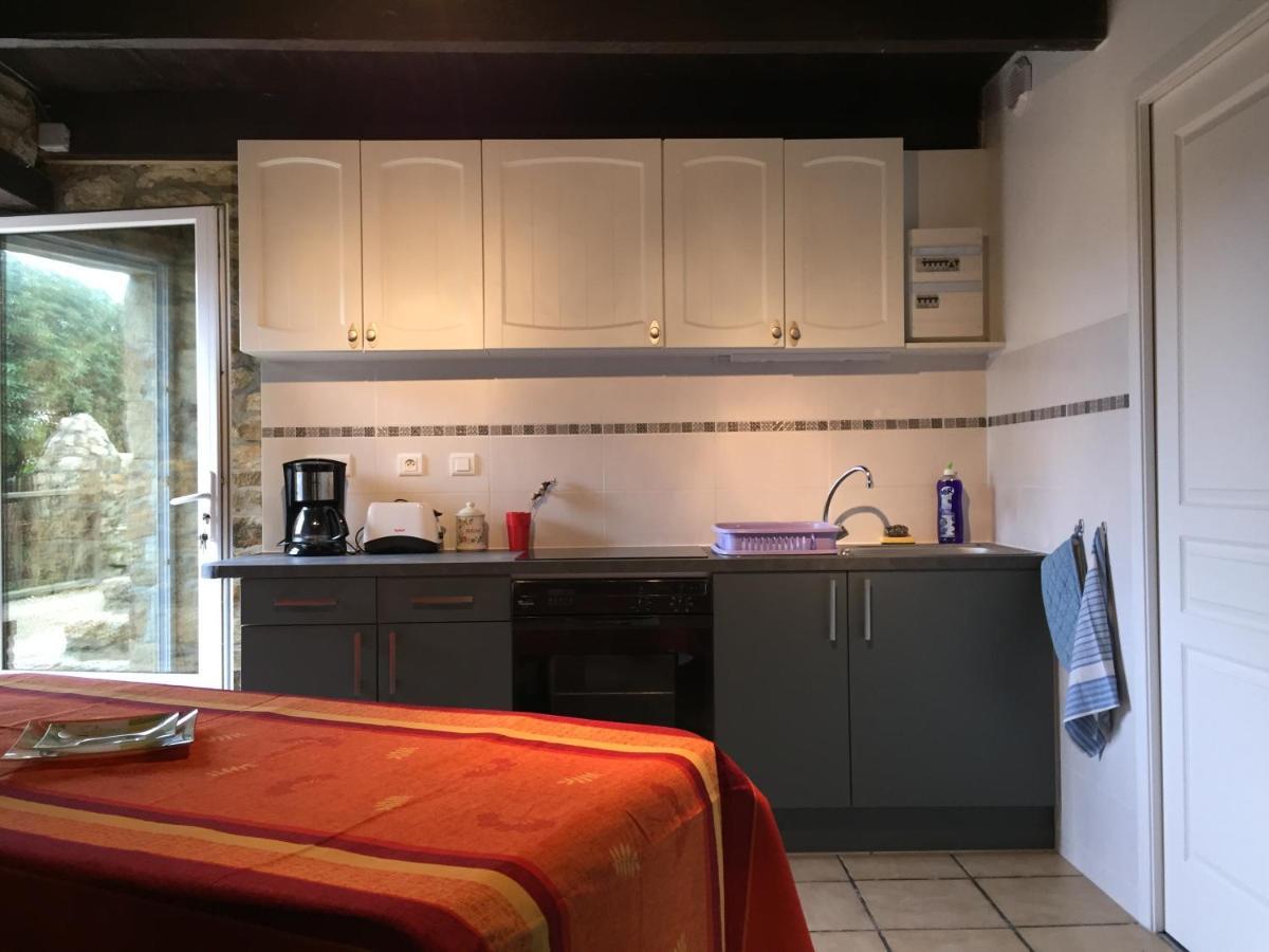 Sue'S Cottages Pleuven 외부 사진