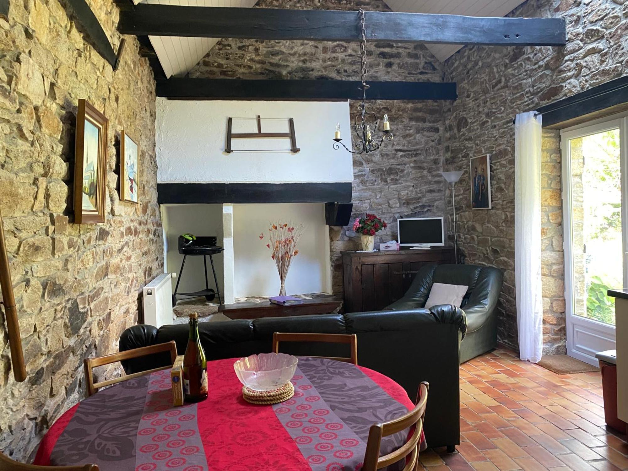 Sue'S Cottages Pleuven 외부 사진
