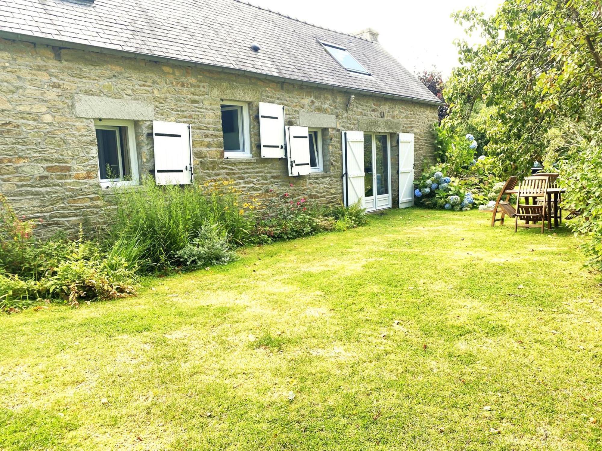 Sue'S Cottages Pleuven 외부 사진