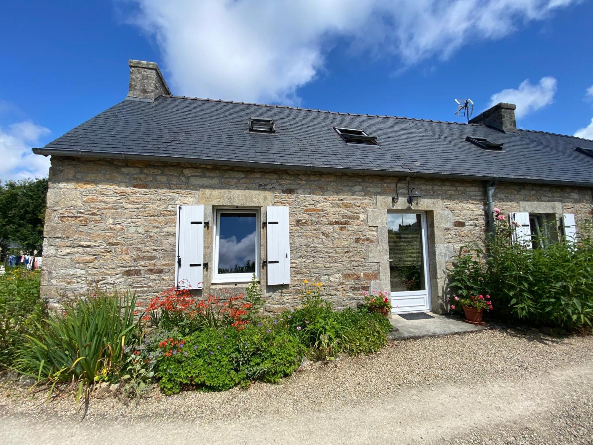 Sue'S Cottages Pleuven 외부 사진