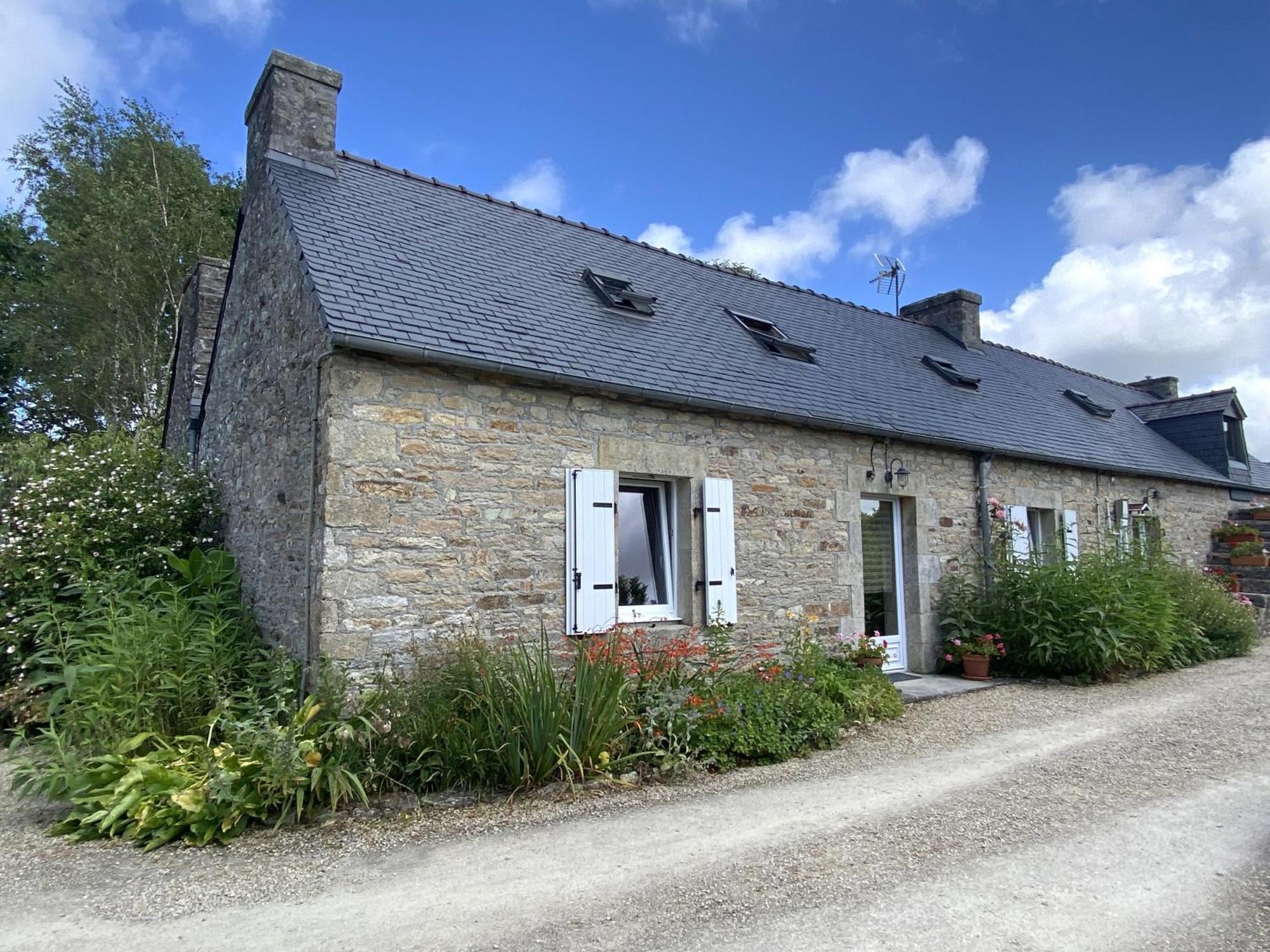 Sue'S Cottages Pleuven 외부 사진