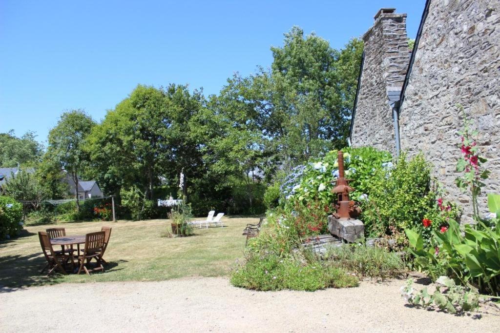 Sue'S Cottages Pleuven 외부 사진