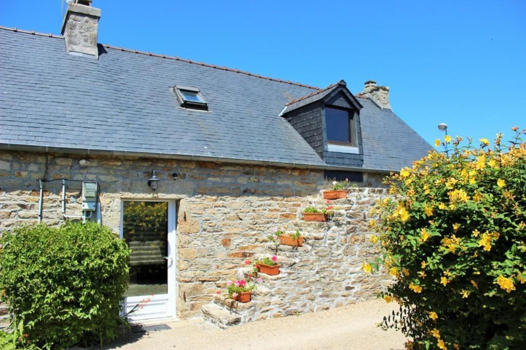 Sue'S Cottages Pleuven 외부 사진