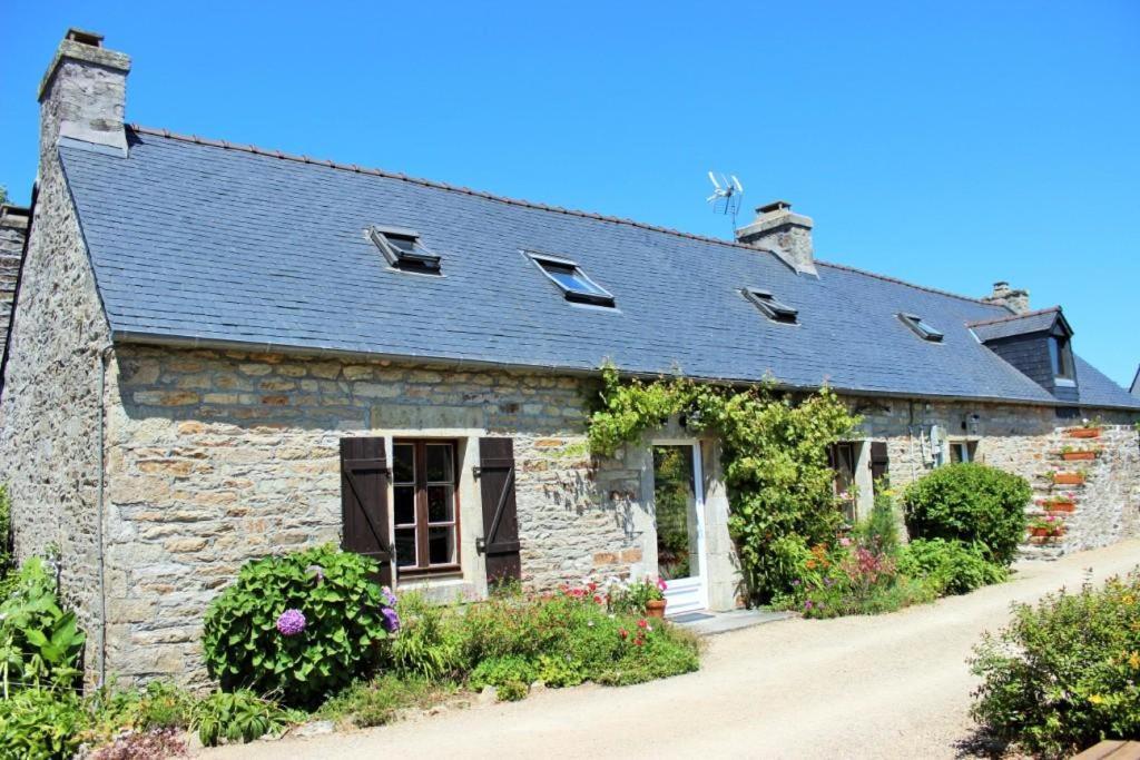 Sue'S Cottages Pleuven 외부 사진